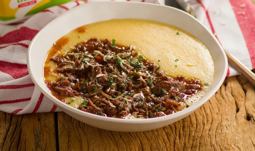 Polenta Cremosa com Ragu de Carne