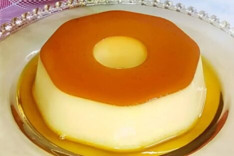 O Pudim Perfeito Sem Furinhos Que Derrete na Boca – O Segredo Para um Doce de Vitral!