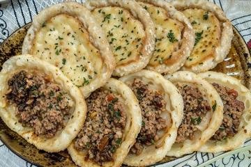 Descubra a Receita Irresistível de Esfiha Caseira Fofa e Econômica Estilo Habib's